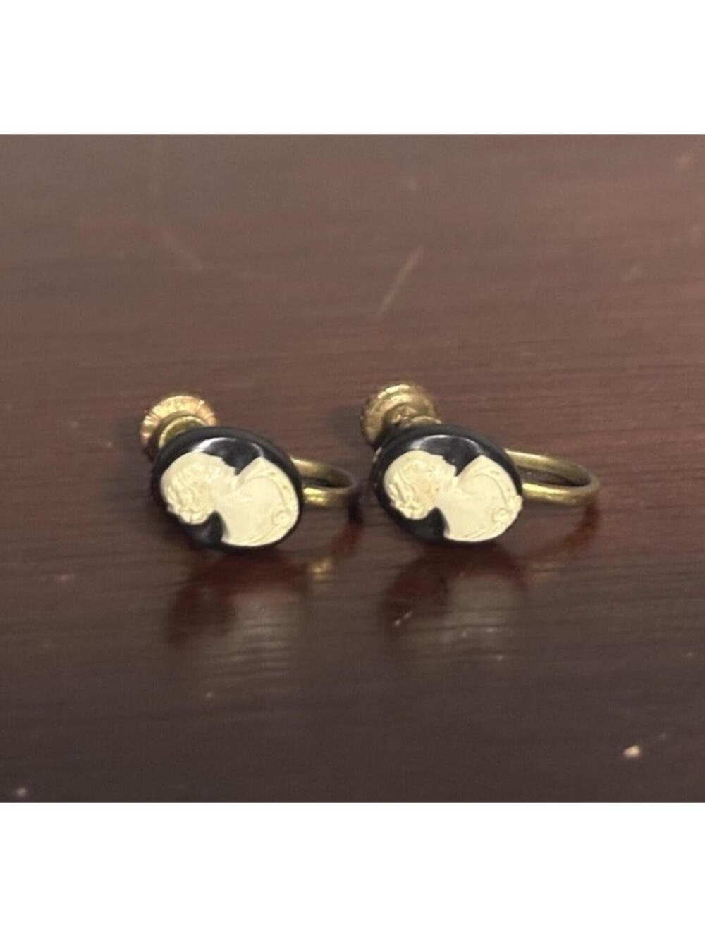 Vintage Cameo Screw Back Earrings Victorian